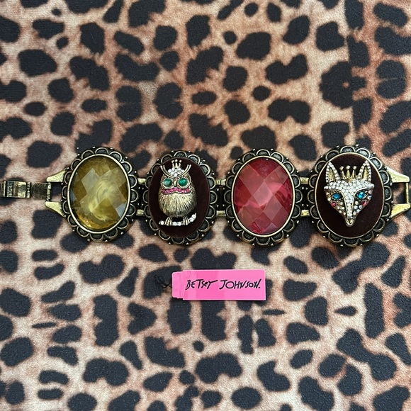 Betsey Johnson Chunky Fox and Owl Bracelet - Picture 4 of 14